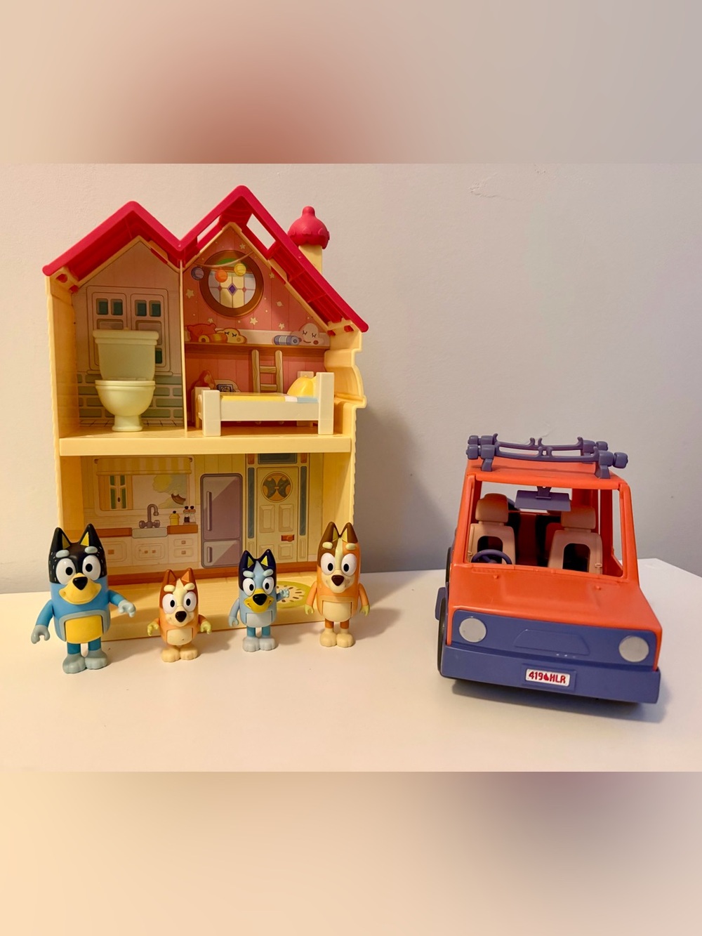 Small Bluey House + Car + Family